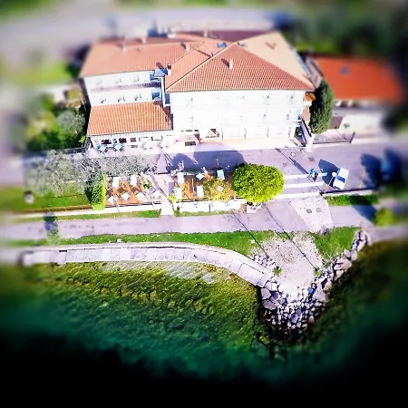 Piccolo Direkt Am Hotel